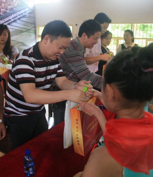 “我与服饰城共成长”庆六一联谊活动剪辑